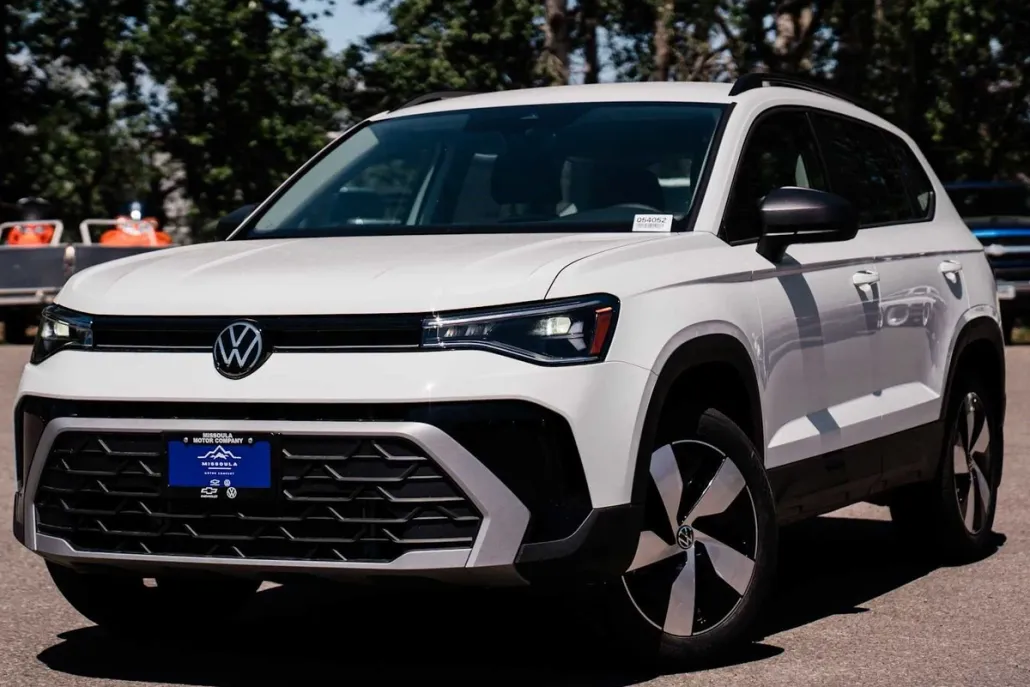 2025 Volkswagen Taos S photo 1