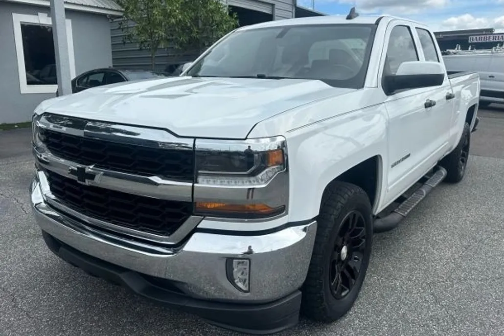 2018 Chevrolet Silverado 1500 LT photo 1