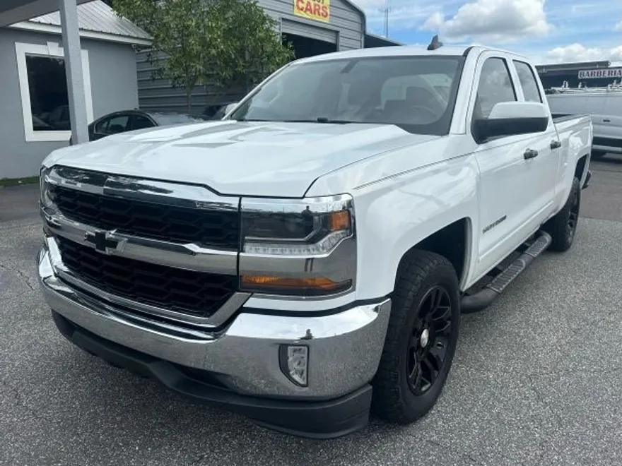 2018 Chevrolet Silverado 1500 LT photo 1