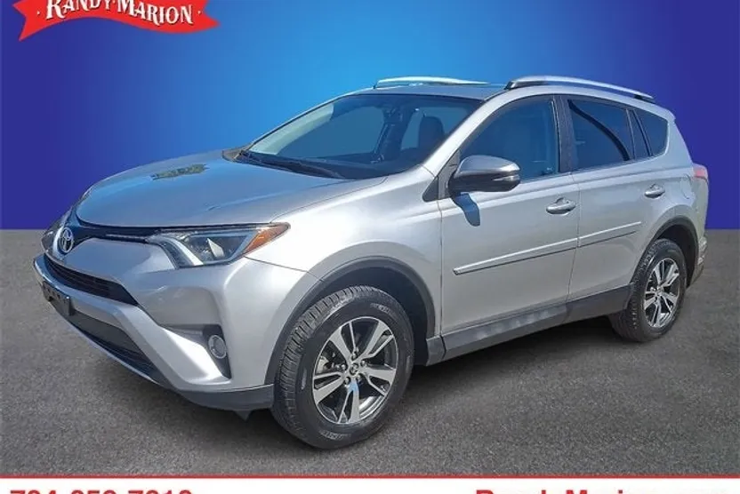 2016 Toyota RAV4 XLE photo 1