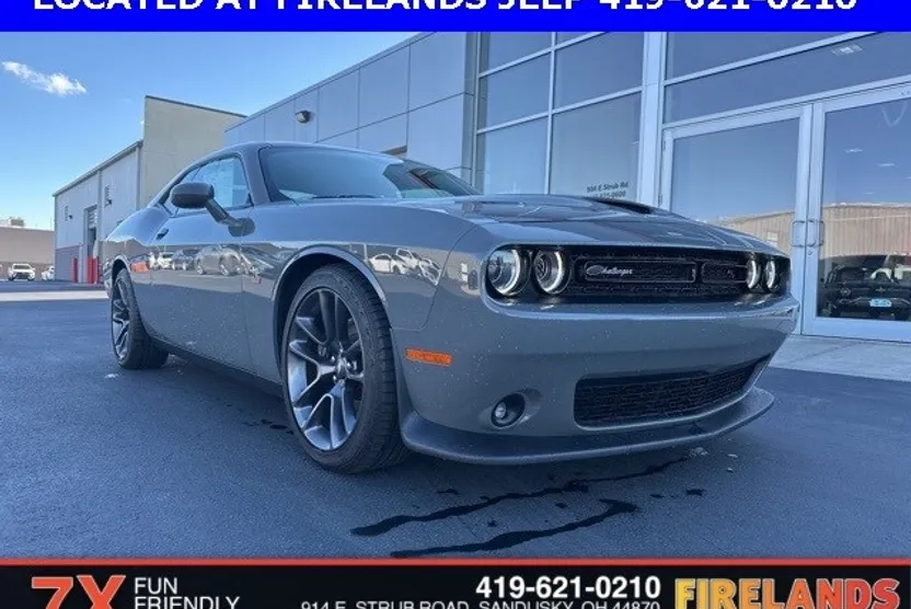 2023 Dodge Challenger R/T Scat Pack photo 1