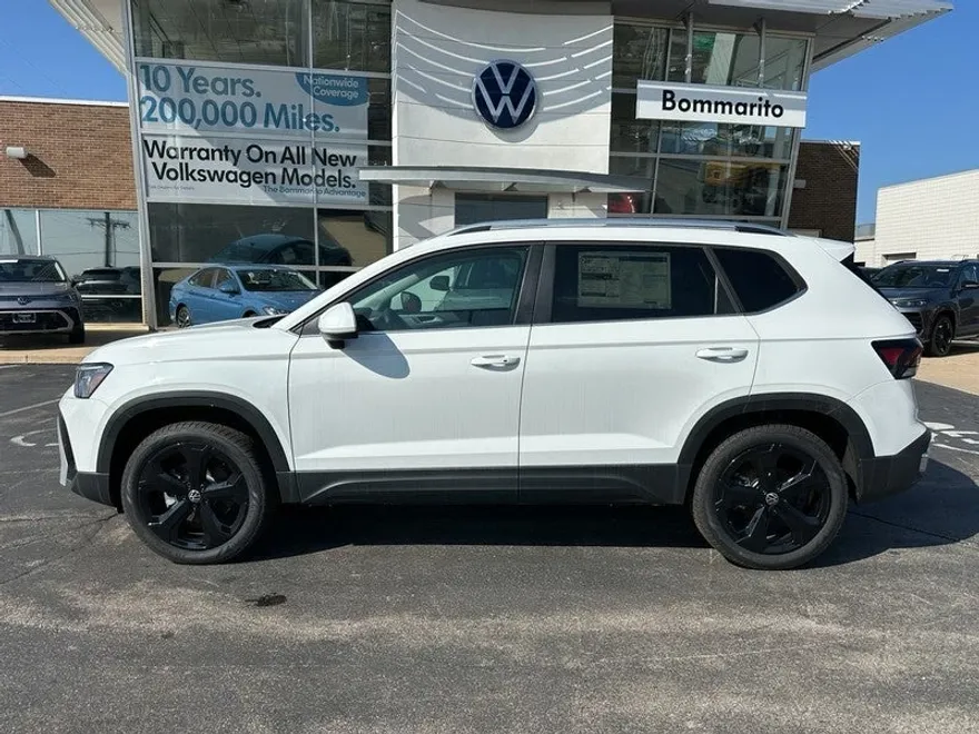 2025 Volkswagen Taos SEL photo 1