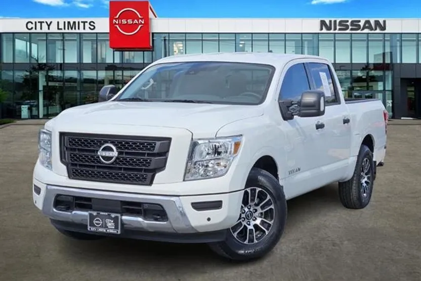 2024 Nissan Titan SV photo 1