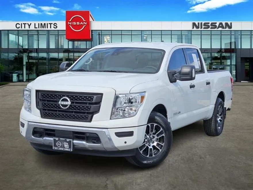 2024 Nissan Titan SV photo 1