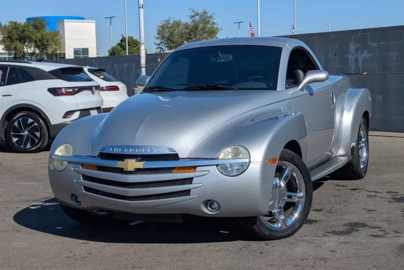 2004 Chevrolet SSR Base photo 1