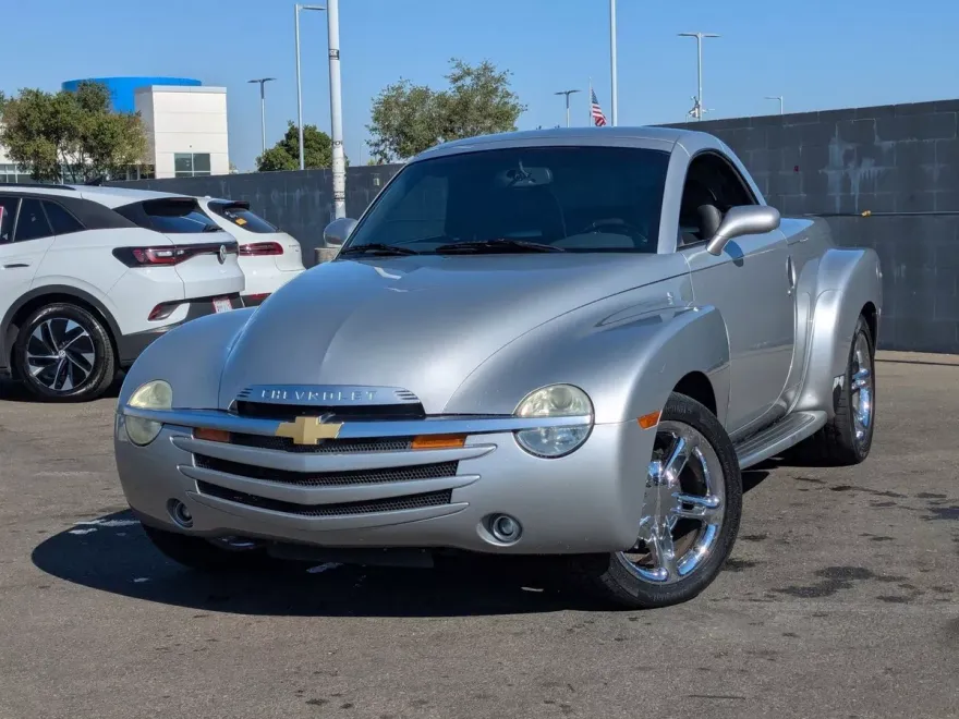 2004 Chevrolet SSR Base photo 1