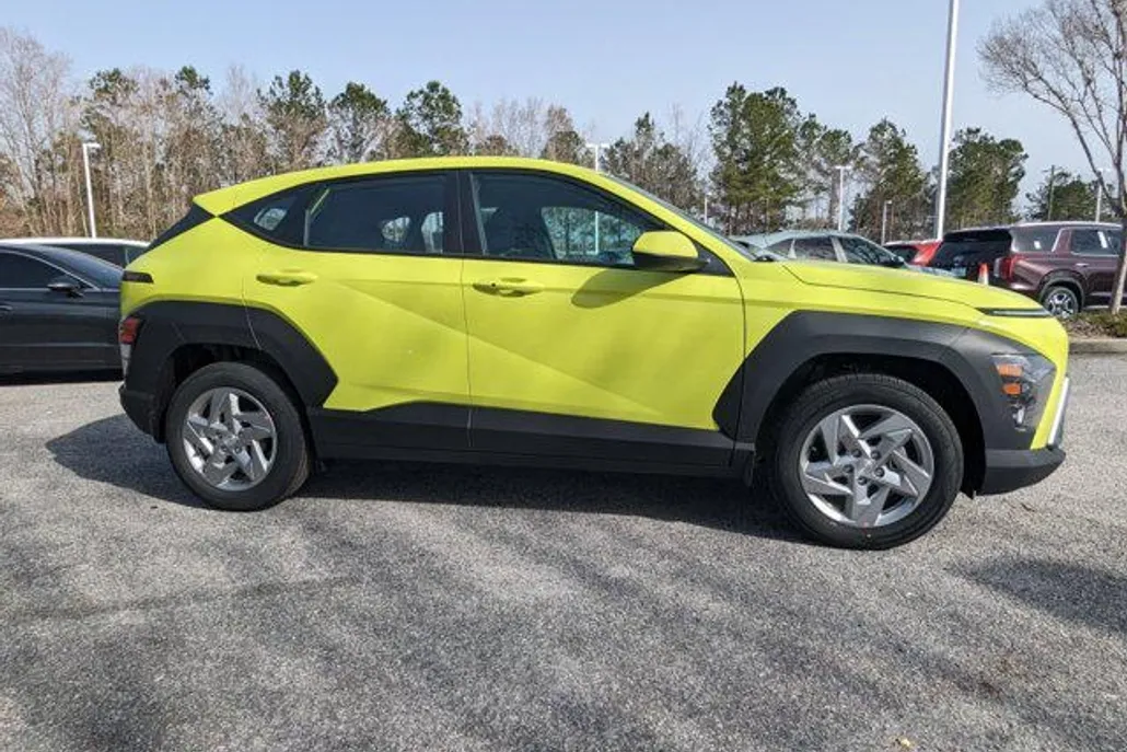 2025 Hyundai Kona SE photo 1
