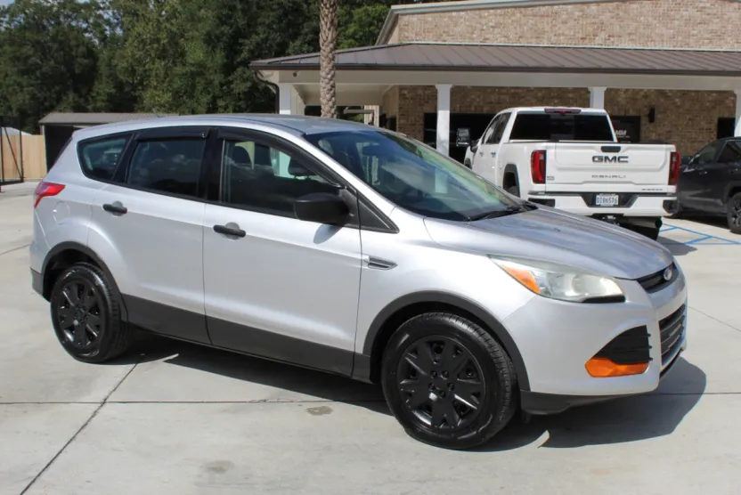 2014 Ford Escape S photo 1