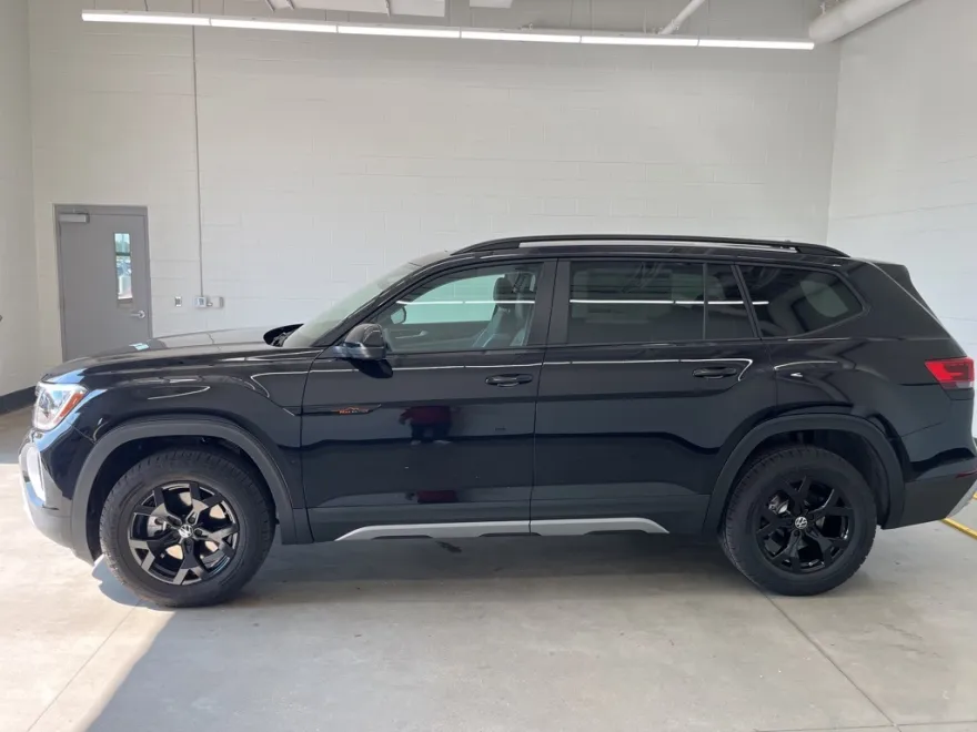2025 Volkswagen Atlas Peak Edition SE photo 1