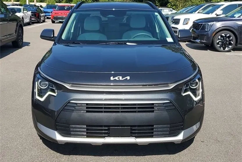 2025 Kia Niro EX photo 1