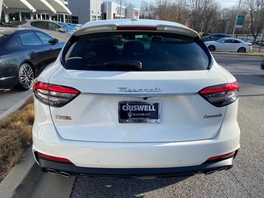 2024 Maserati Levante Modena photo 6