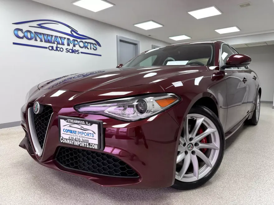 2018 Alfa Romeo Giulia photo 1
