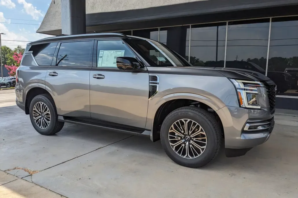 2025 Nissan Armada Platinum photo 1