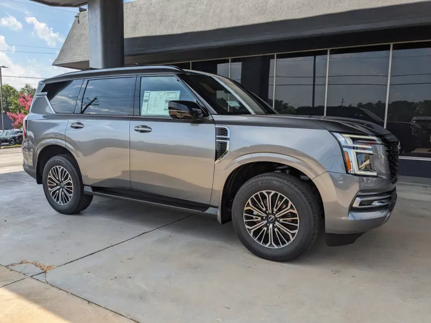 2025 Nissan Armada Platinum photo 1
