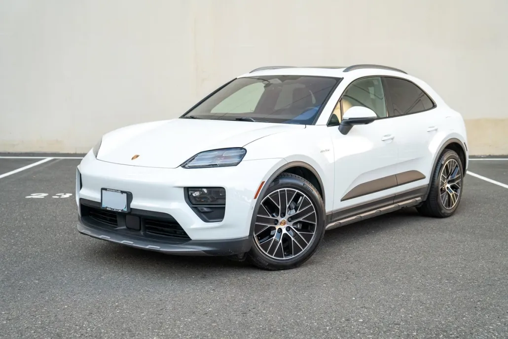 2025 Porsche Macan Electric photo 1