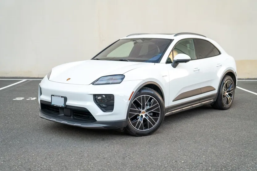 2025 Porsche Macan Electric photo 1