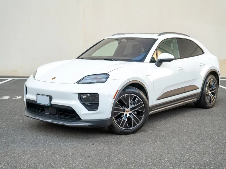 2025 Porsche Macan Electric photo 1