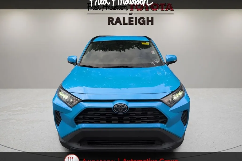 2021 Toyota RAV4 Hybrid LE photo 1