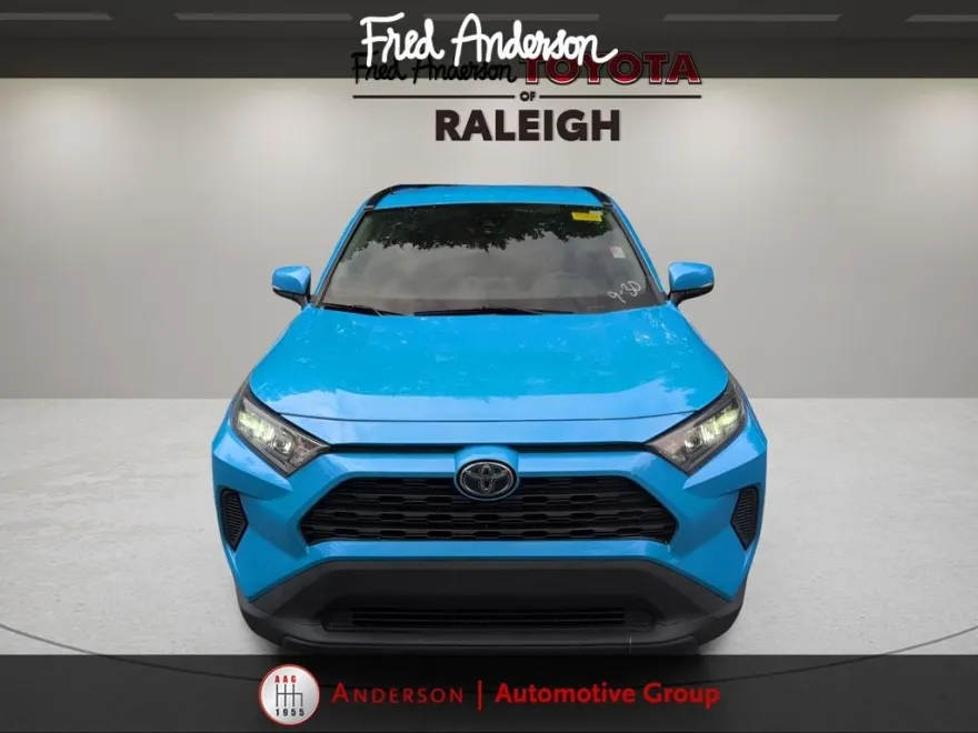 2021 Toyota RAV4 Hybrid LE photo 1