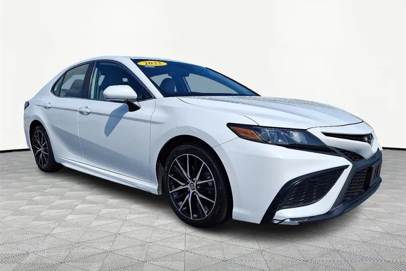 2022 Toyota Camry SE photo 1