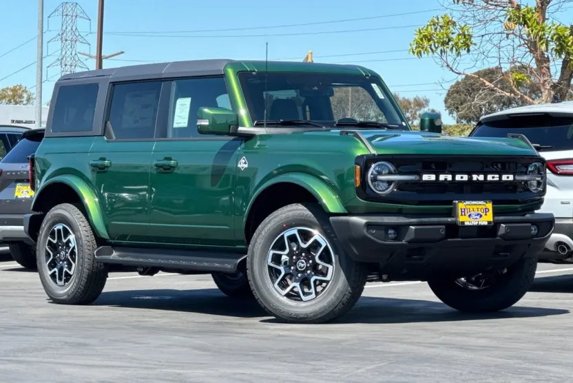 2025 Ford Bronco Outer Banks photo 1