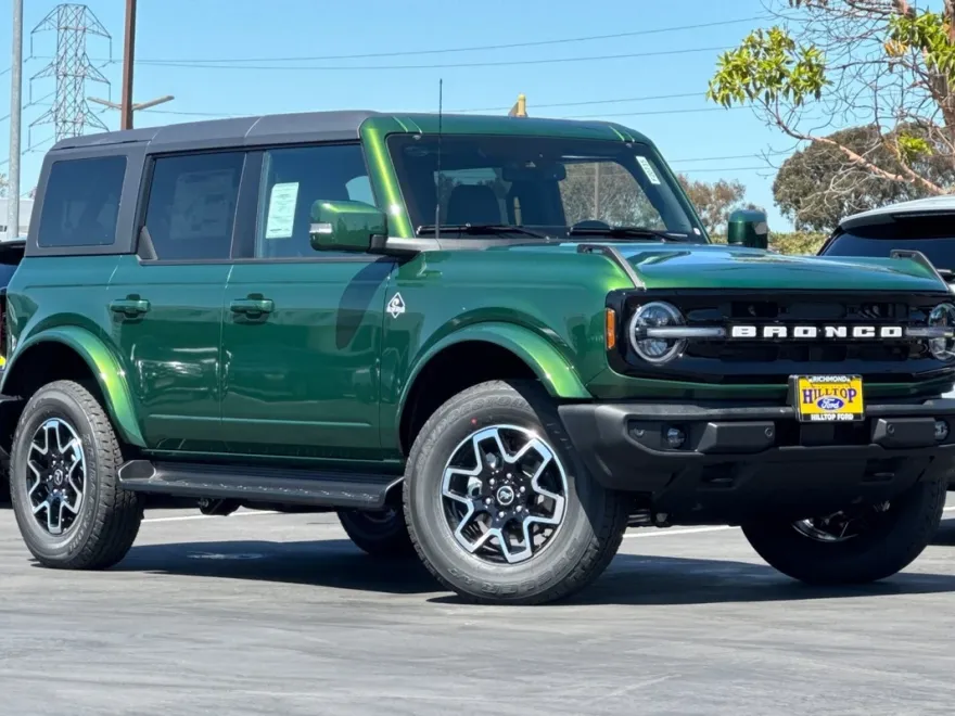 2025 Ford Bronco Outer Banks photo 1