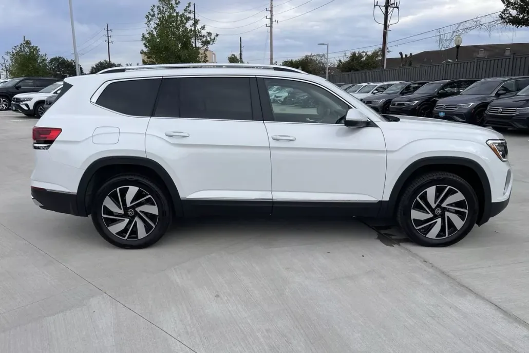 2024 Volkswagen Atlas SEL Premium R-Line photo 1