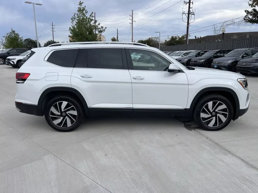 2024 Volkswagen Atlas SEL Premium R-Line photo 1