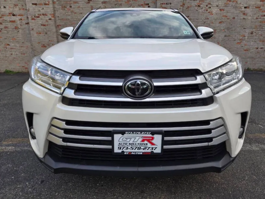 2019 Toyota Highlander XLE photo 1