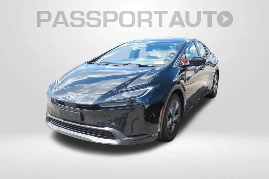 2024 Toyota Prius LE photo 1