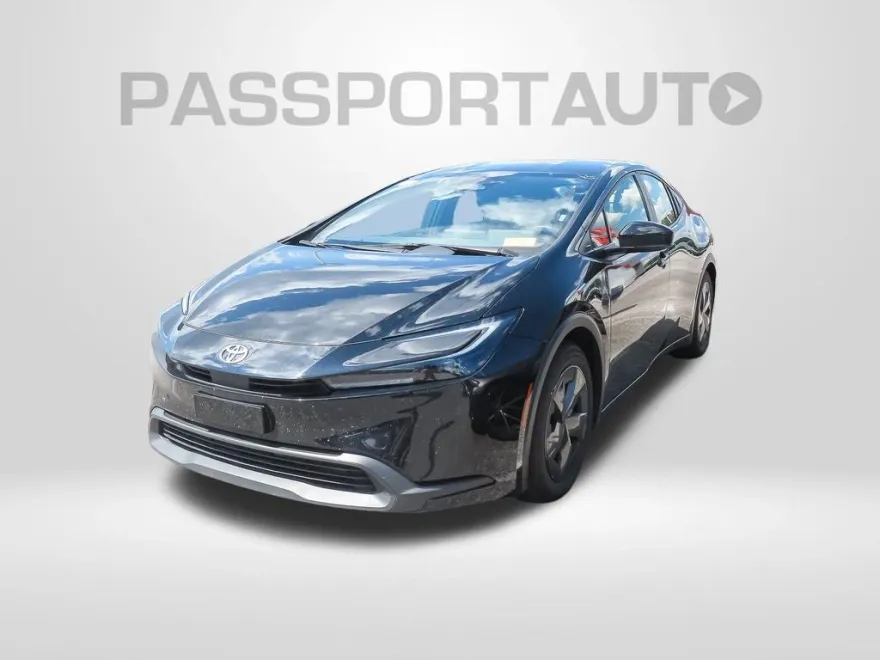 2024 Toyota Prius LE photo 1