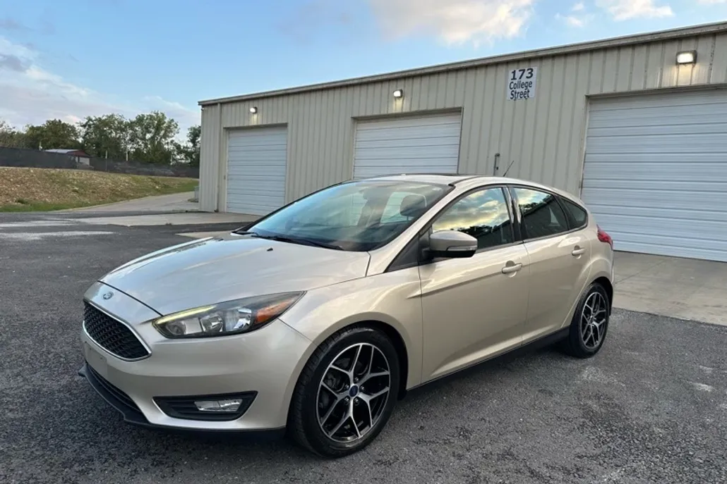 2017 Ford Focus SEL photo 1
