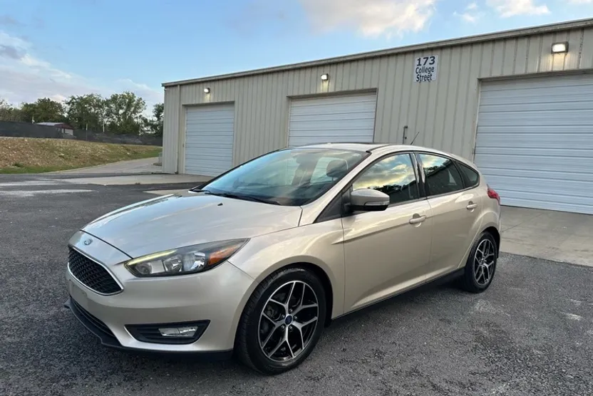 2017 Ford Focus SEL photo 1