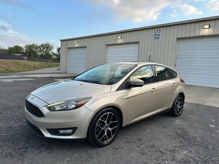 2017 Ford Focus SEL photo 1
