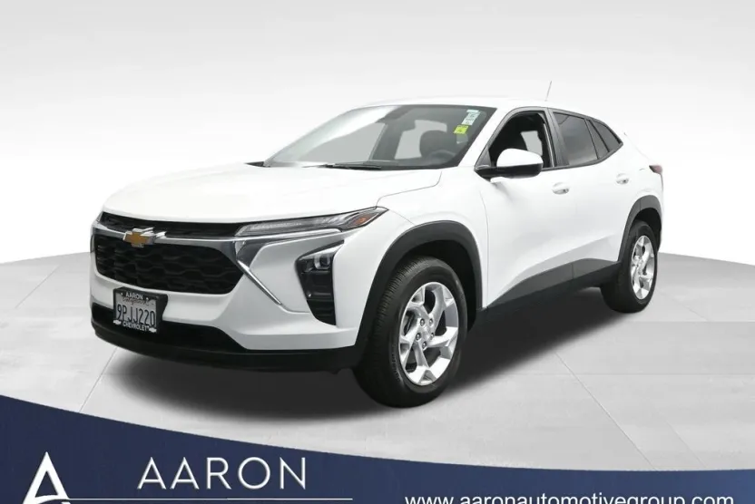 2024 Chevrolet Trax LS photo 1