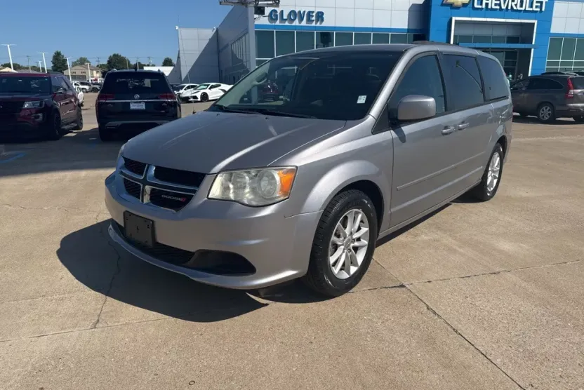 2014 Dodge Grand Caravan SXT photo 1