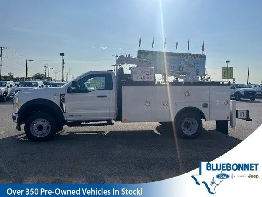 2023 Ford F-600 photo 1