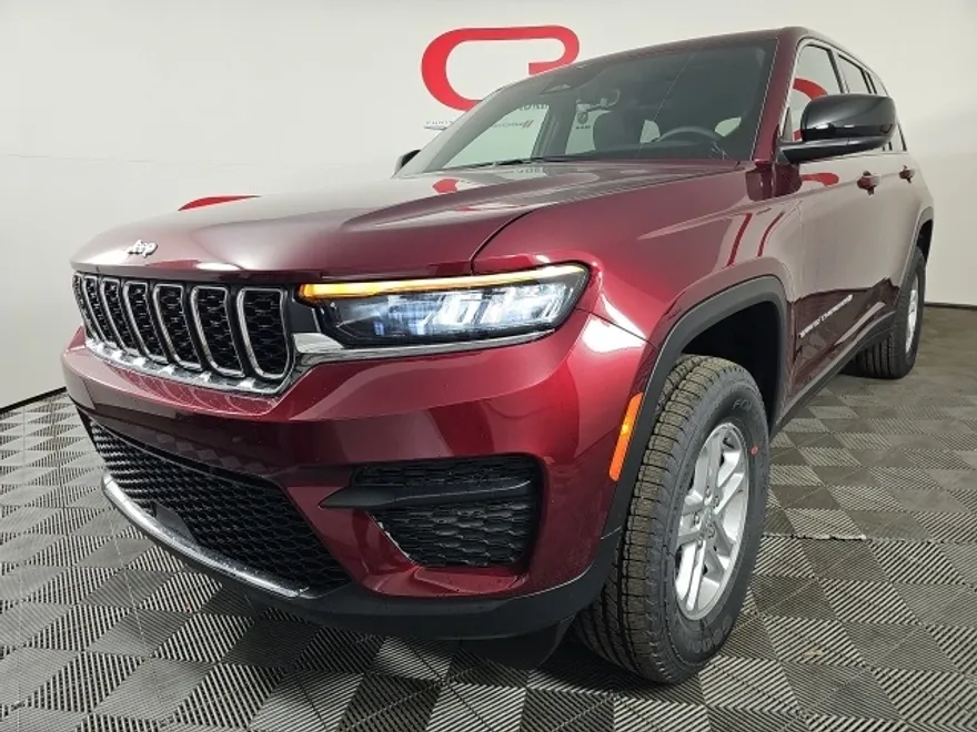 2025 Jeep Grand Cherokee Laredo photo 1