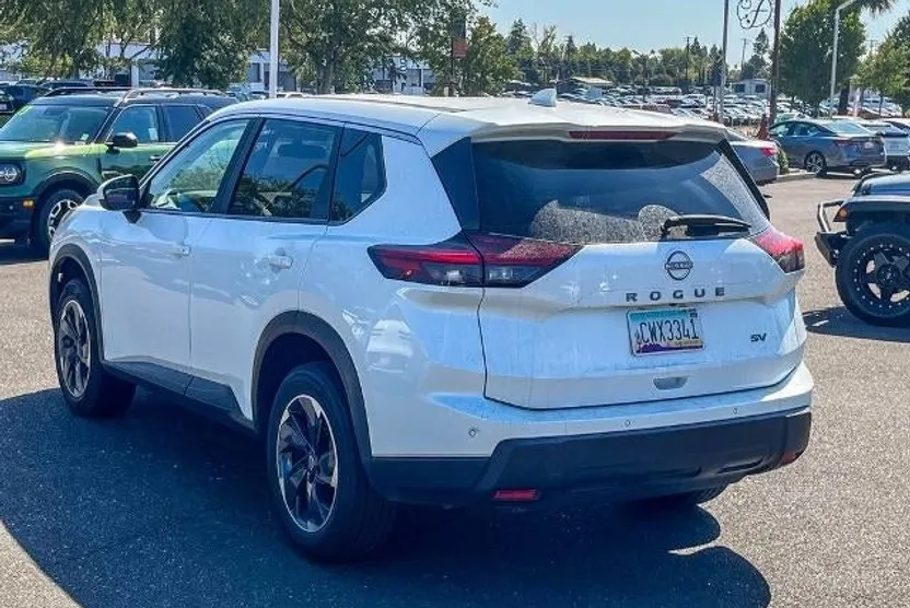 2024 Nissan Rogue SV photo 1