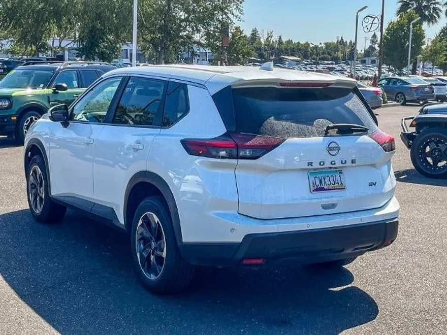 2024 Nissan Rogue SV photo 1