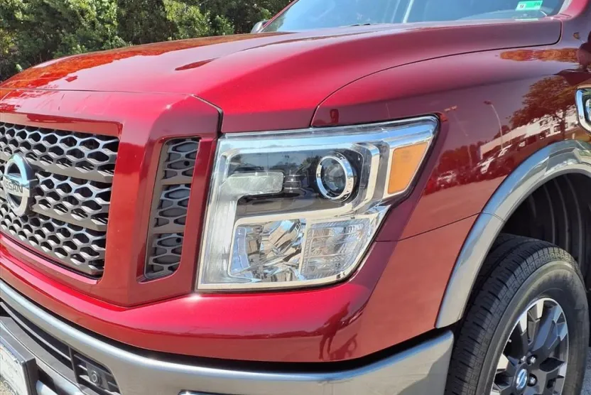 2016 Nissan Titan PRO-4X Crew Cab photo 1