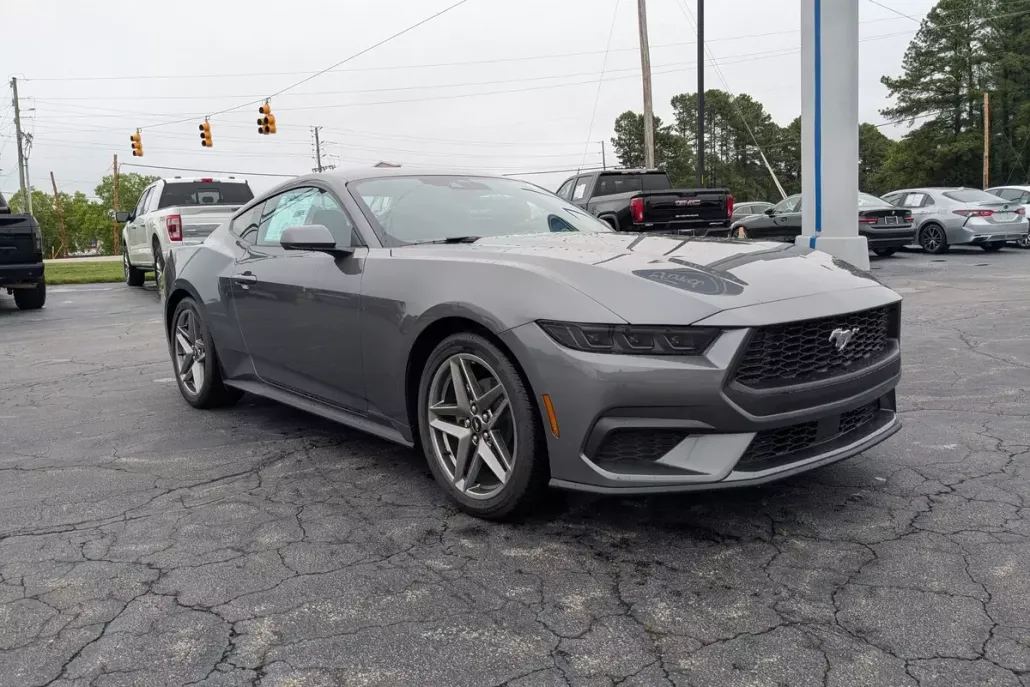2025 Ford Mustang EcoBoost photo 1