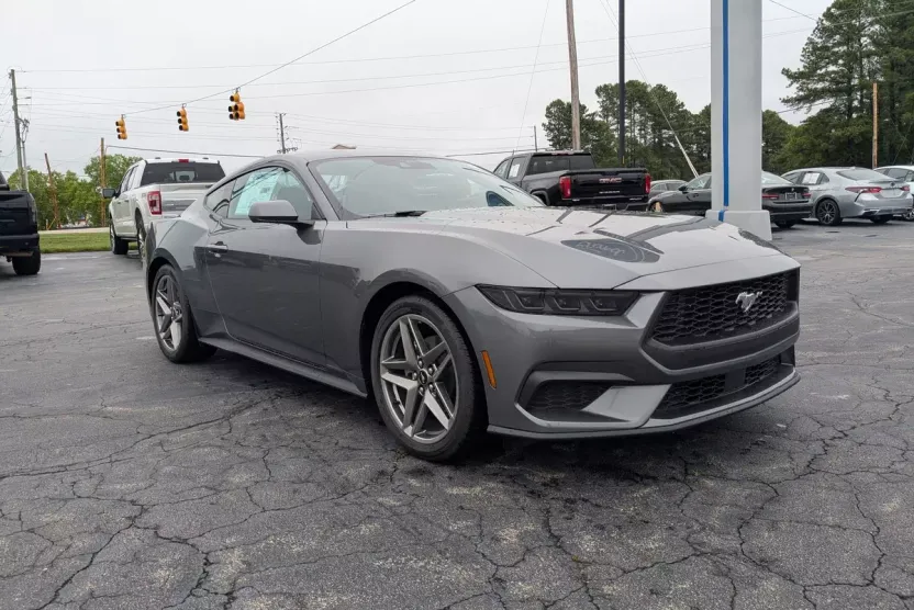 2025 Ford Mustang EcoBoost photo 1