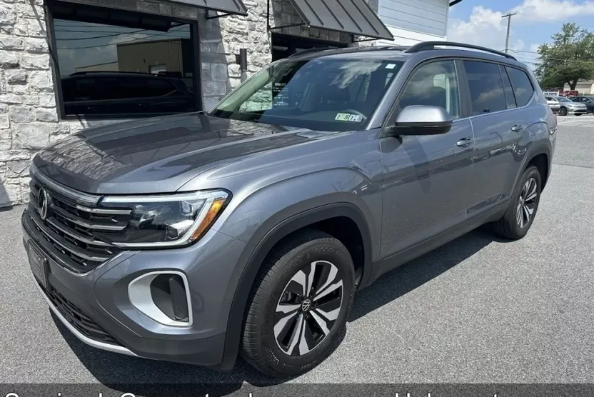2024 Volkswagen Atlas SE photo 1