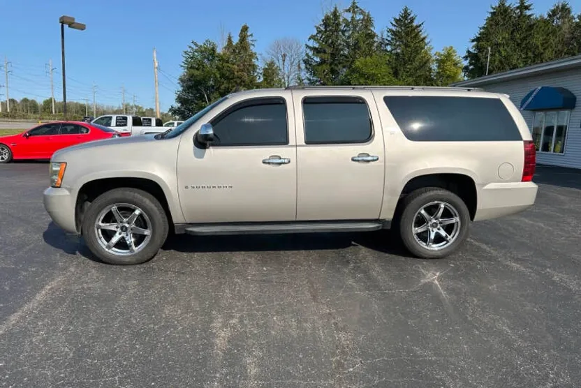 2007 Chevrolet Suburban LT photo 1