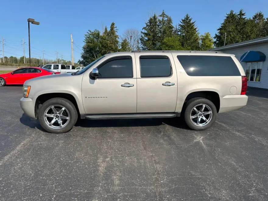 2007 Chevrolet Suburban LT photo 1