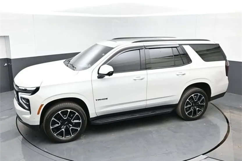 2025 Chevrolet Tahoe RST photo 1