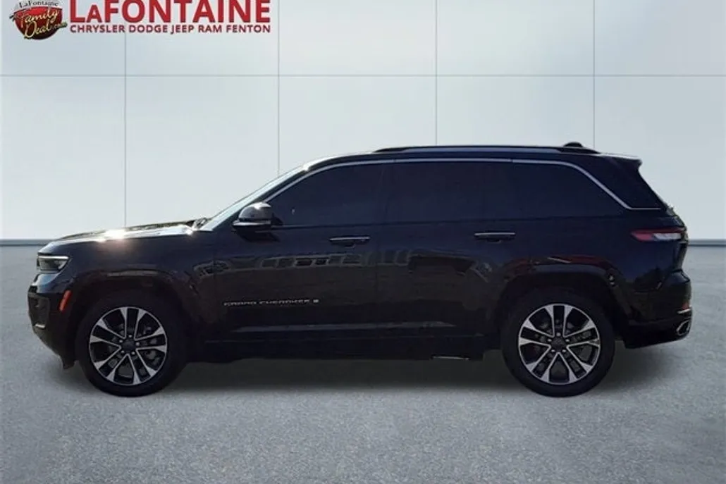 2023 Toyota RAV4 Overland photo 1