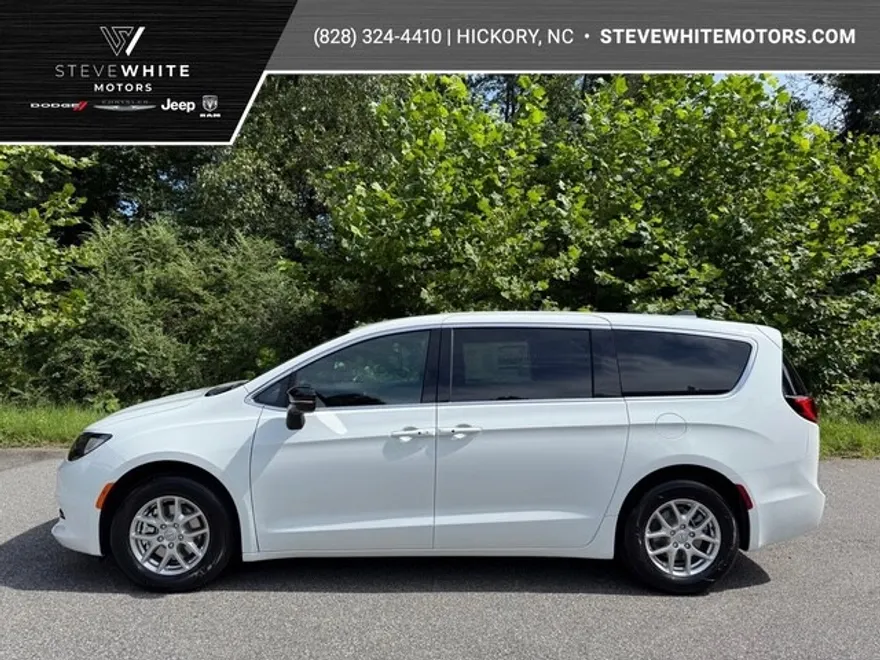 2026 Chrysler Voyager LX photo 1