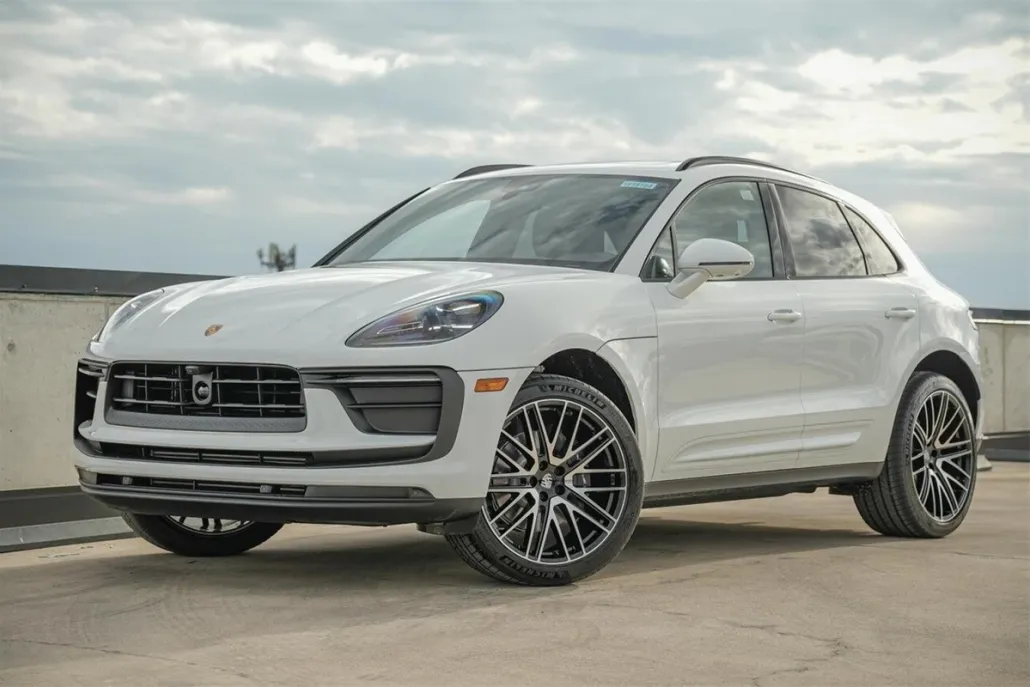 2025 Porsche Macan Base photo 1